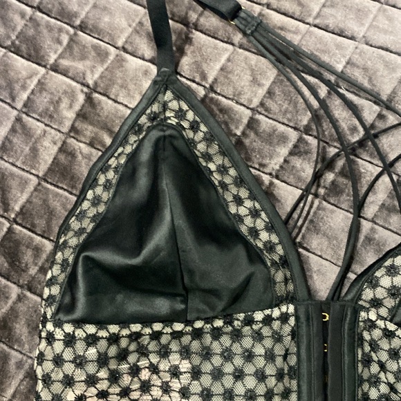 Victoria’s Secret Black lace bralette NWT - Picture 2 of 5